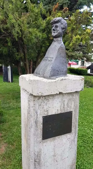 Бюст-паметник на Людмил Георгиев - Банско