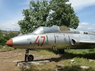 Експонат на самолет Aero L-29 - с. Крушовене