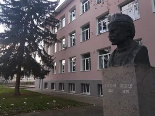 Бюст-паметник на Стефан Пешев - Севлиево