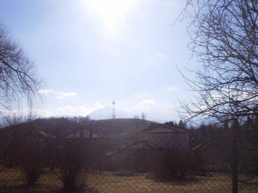 Кръст над град Априлци