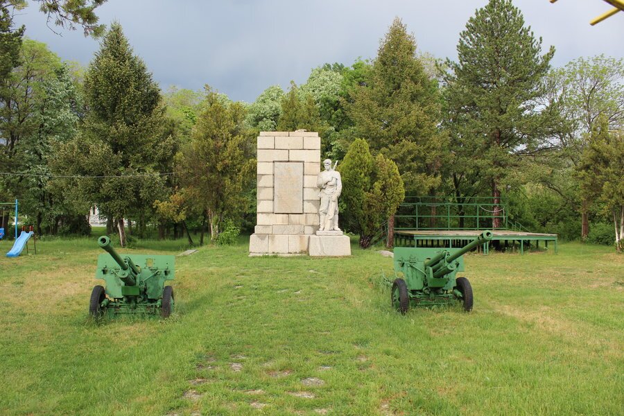 Паметник на загиналите в Отечествената война - Друган