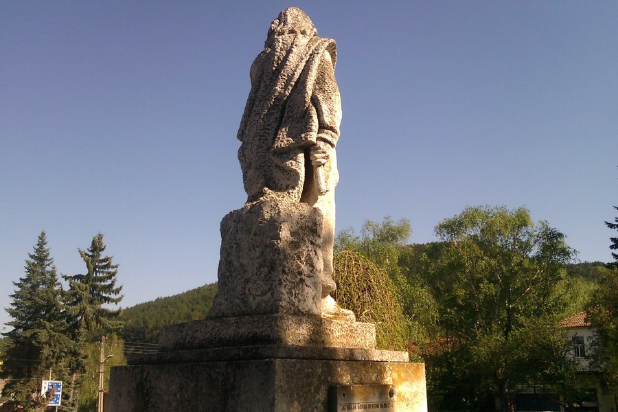 Паметник на загиналите  във Втората световна война - Брезник