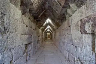 Тракийска куполна гробница – Мезек