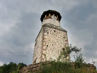 Часовникова кула (Сахата) - Пещера