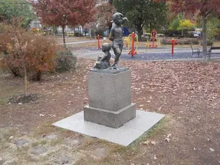 Скулптурна композиция "Ян Бибиян с дяволчето Фют" - София