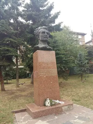 Паметник на Димитър Гичев - София