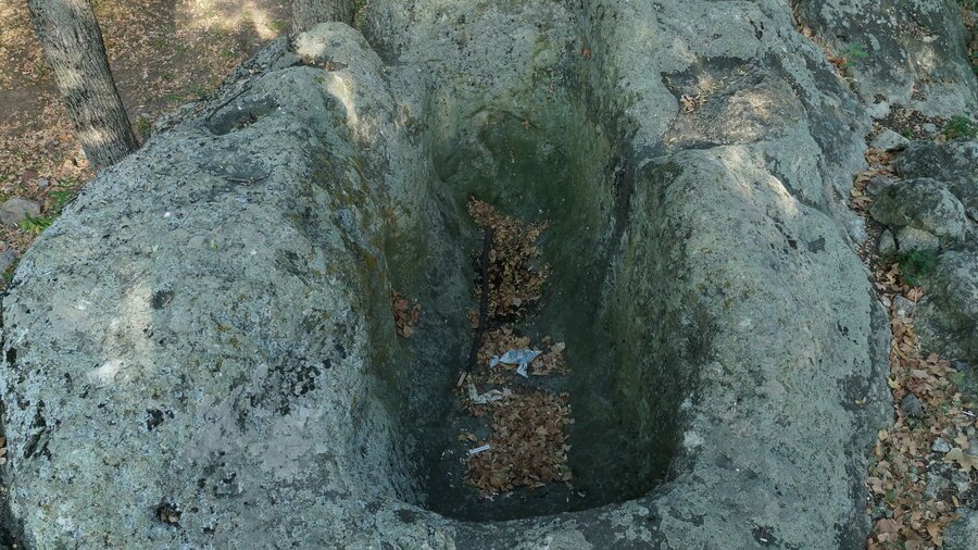 Тракийска скална гробница "Стъпката" - Минерални бани