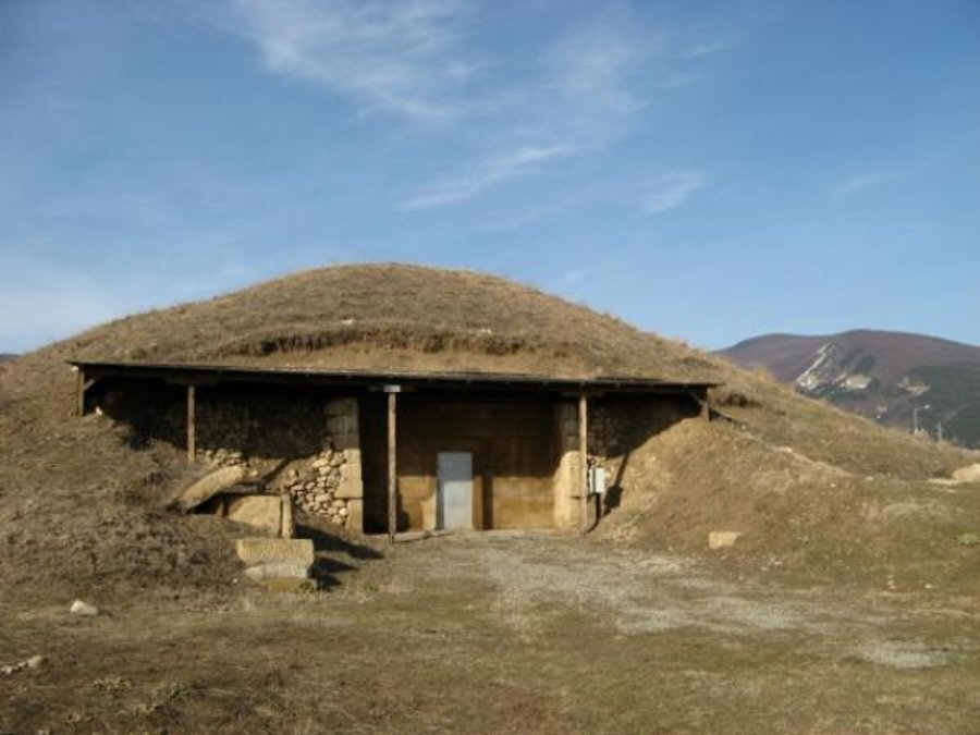 Могила "Голяма Арсеналка"