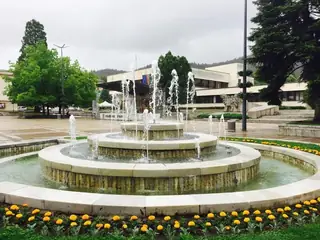 Фонтанът - площад "Възраждане" - Троян