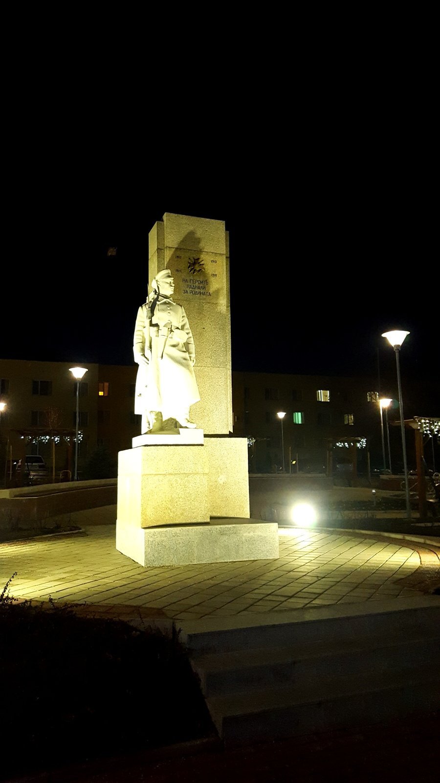 Паметник на падналите във войните - с.Челопеч