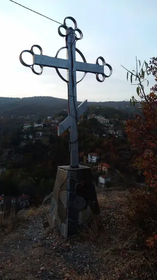 Християнски кръст - Храбрино