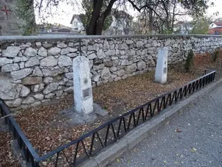 Паметници на Васил Данаджиев и Иван Бобев - гр. Сливница