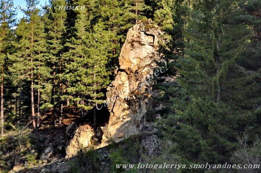 Скален феномен "Главата" - Широка лъка
