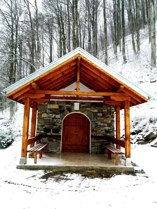 Параклис "Св. Св. апостоли Петър и Павел" - с.Чифлик