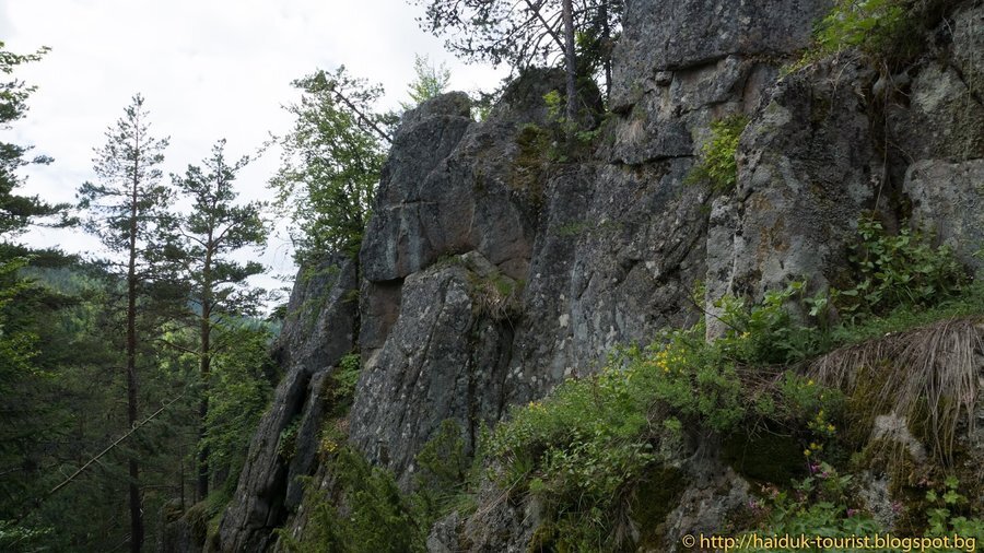 Светилище Гарванска скала