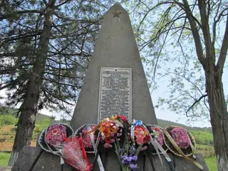 Паметник на загиналите в отечествената война - Голям Девесил