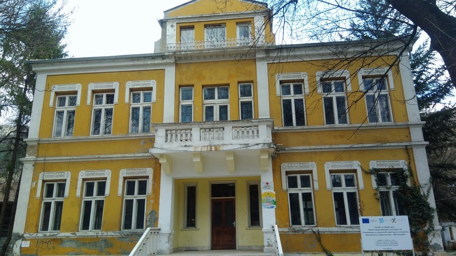 Сградата на общински детски комплекс - Провадия