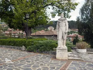 Паметник на Никола Караджов -  Клисура