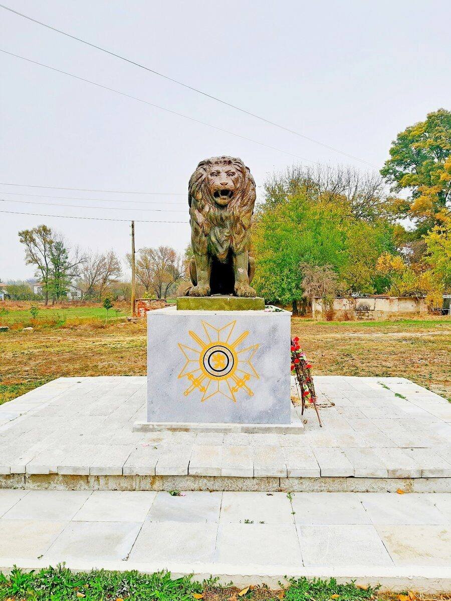 Паметник на загиналите във войните - с.Йоглав