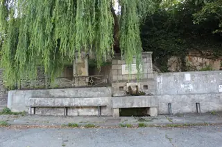 Паметник-чешма на загиналите през войните - Богослов