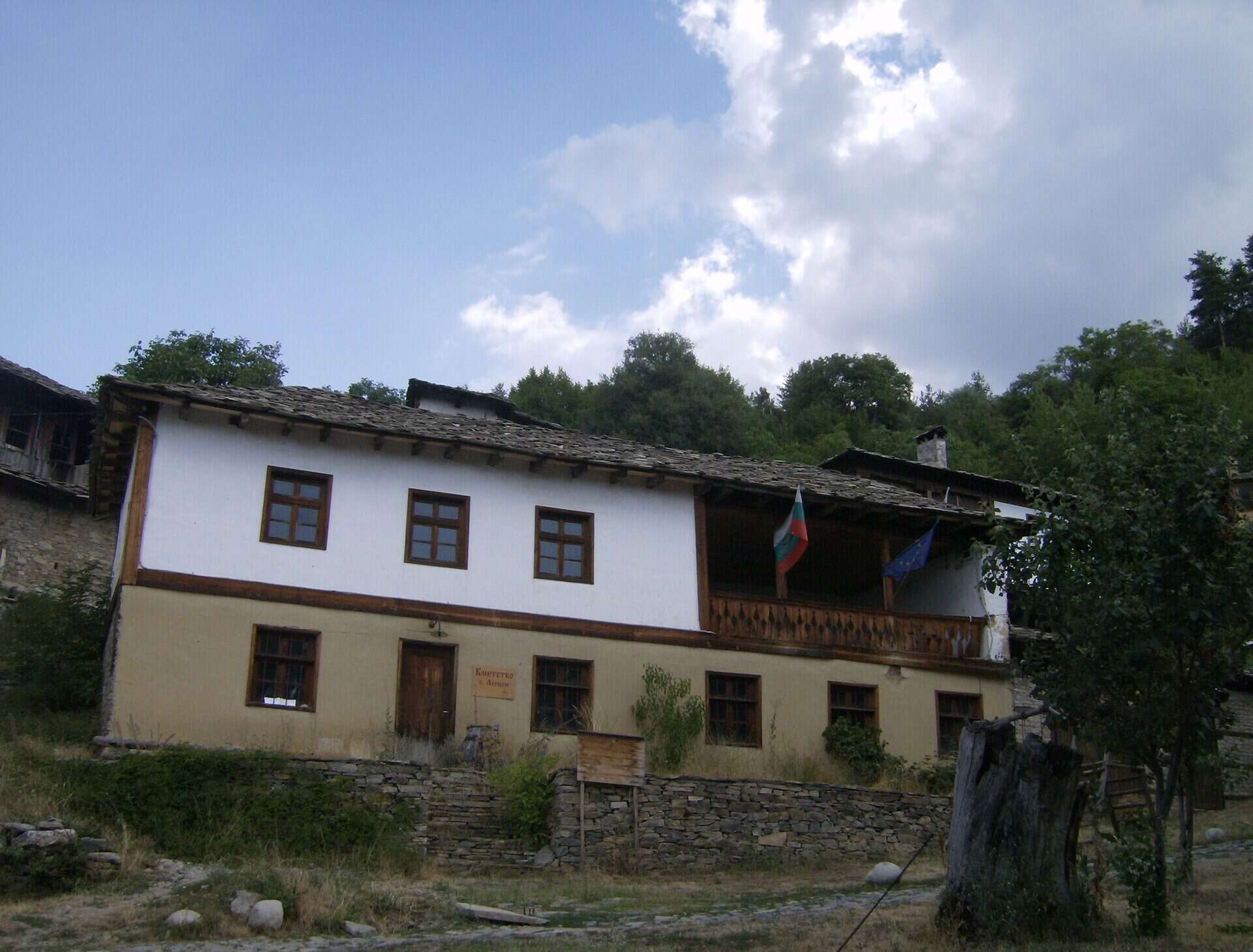 Лещен