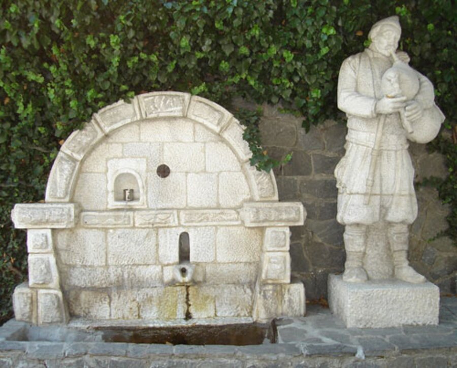 Чешма "Гайдарят" - Широка лъка