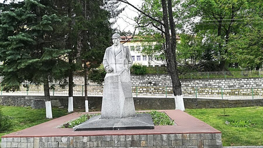 Площад "Олимпийски" - Чепеларе