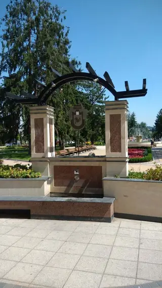 Двустранна чешма с герба на Разград