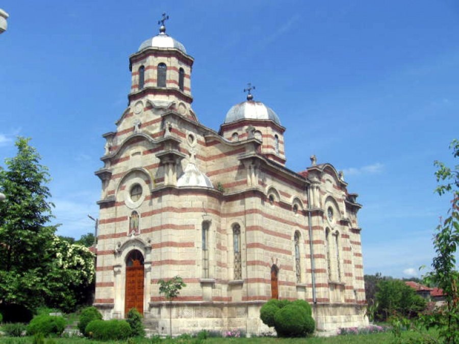 Православен храм "Св. св. Петър и Павел" - Мечка