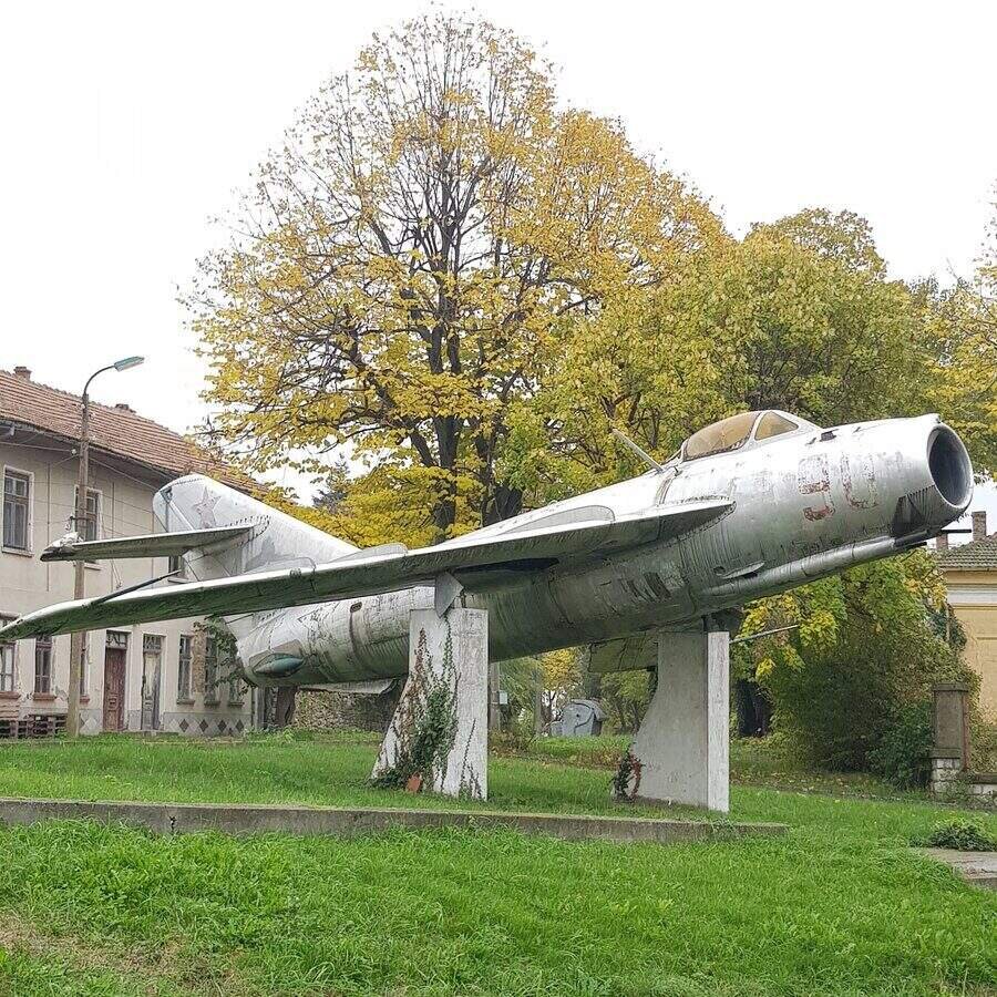Самолет експонат МиГ-17 - с.Горско Сливово
