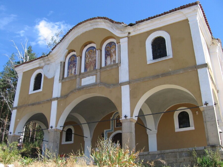 Църква "Св. Архангел Михаил" - Калофер