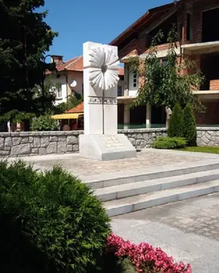 Паметник "Банско помни героите"