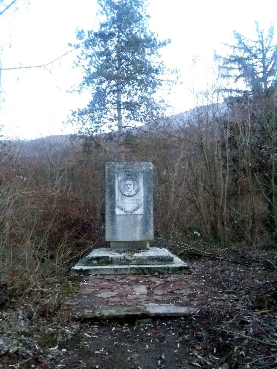 Паметник на Цанко Бляховски - с. Дебнево