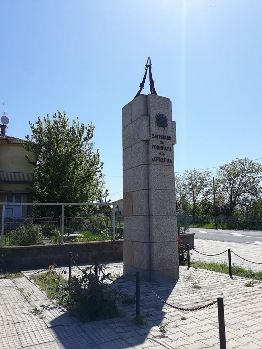 Паметник в памет на загиналите войници във войните - с.Средец