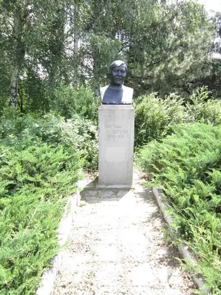 Бюст-паметник на Христина Морфова, гр.Пирдоп