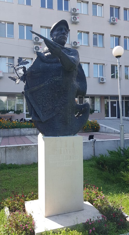 Паметник на Златю Бояджиев - Брезово