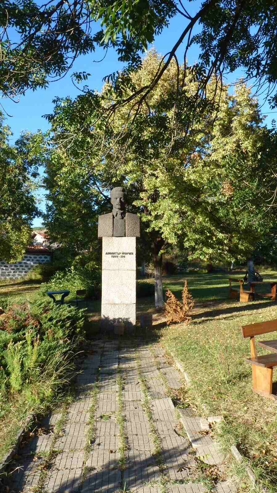 Паметник на Димитър Йончев - с. Байлово