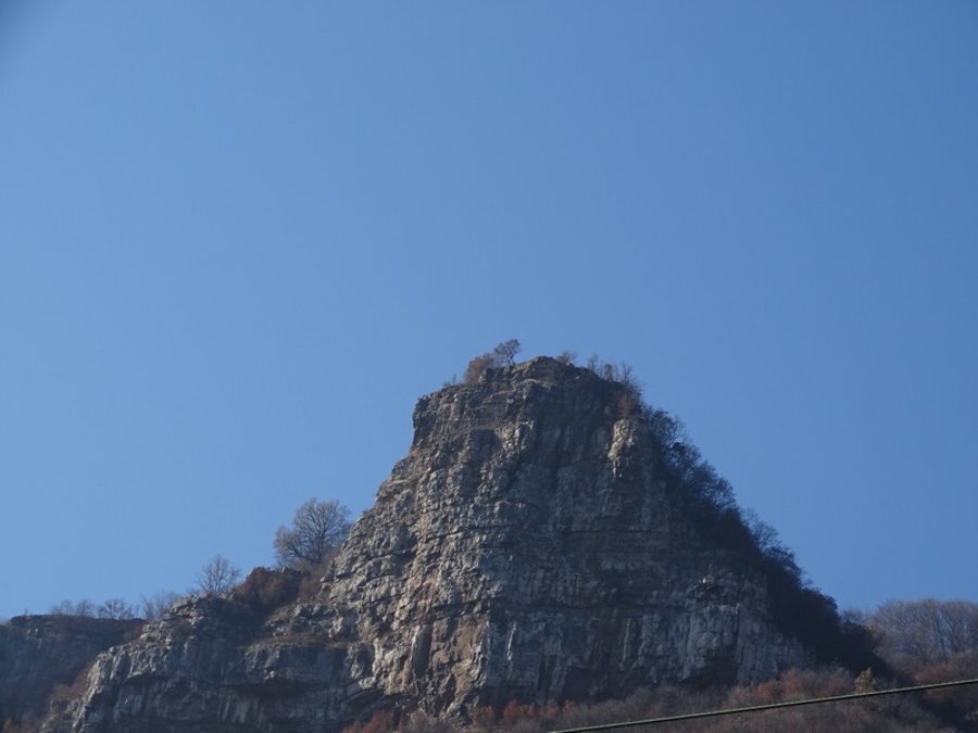 Скала "Триъгълника" - Гара Бов