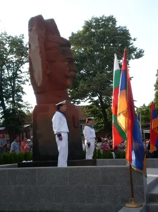 Паметник на ген. Андраник Озанян - Варна