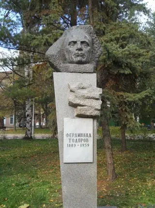 Бюст-паметник на Фердинанд Тодоров - Перник