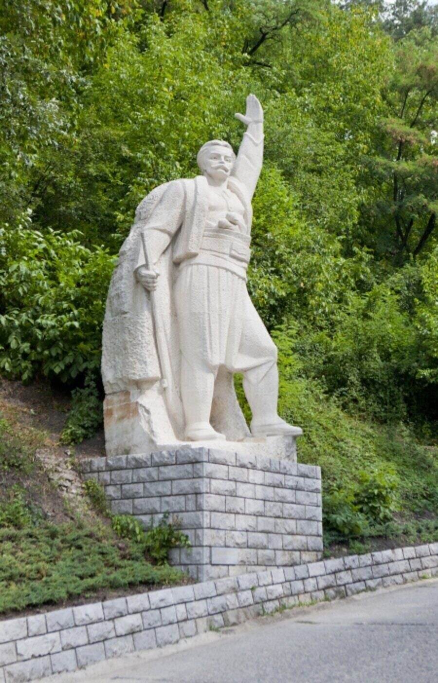 Паметник на Петко Милев - Тетевен