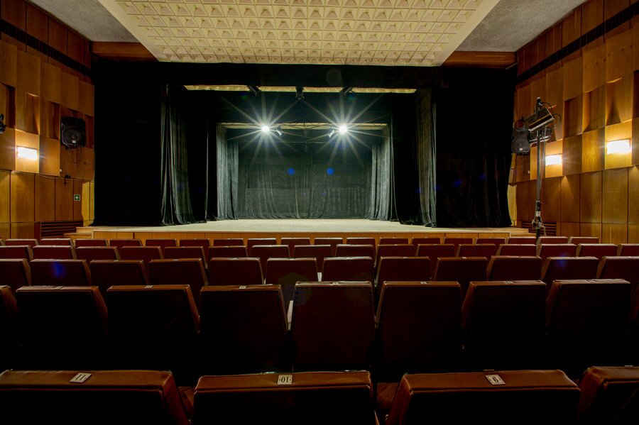 Театър "Любомир Кабакчиев" - Казанлък