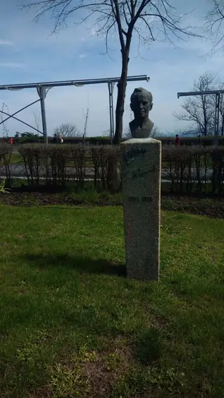 Паметник на Асен Златаров - Бургас