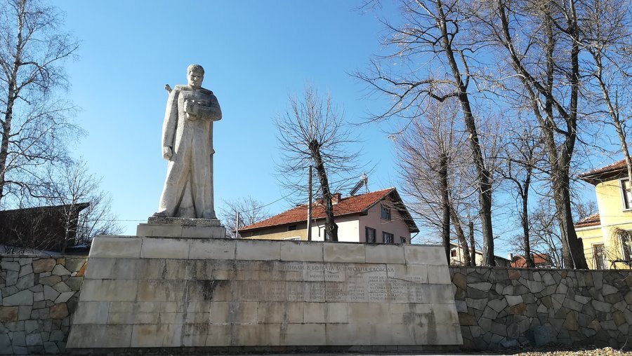 Паметник на загинали в борбата за Народна свобода - Ракитово