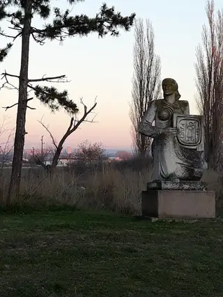 Паметник - емблема на с.Кабиле