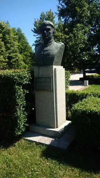 Бюст-паметник на Симеон Филипов - Търговище