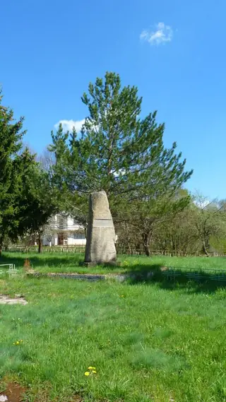 Паметник на Любчо Баръмов - с.Реяновци