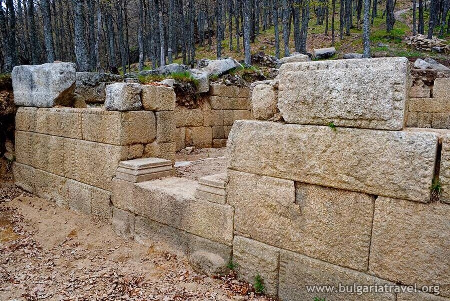 Архитектурен комплекс Кози грамади - Старосел