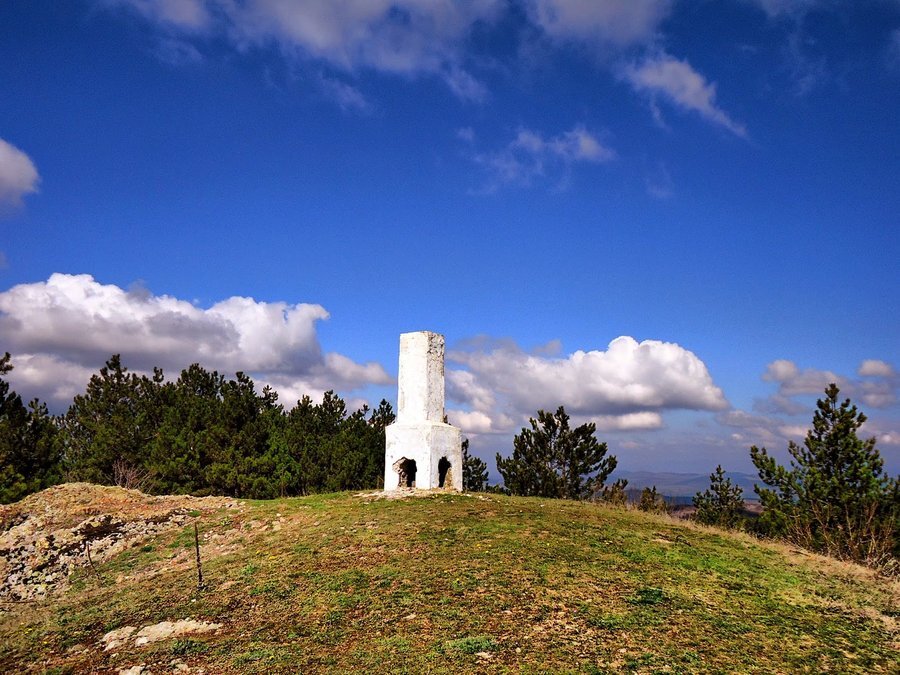 Връх Мечи камък
