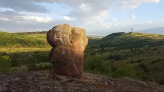 Скално образувание "Момина скала" - с.Локорско